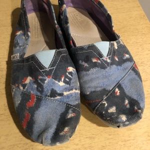 Blue Patterned Toms